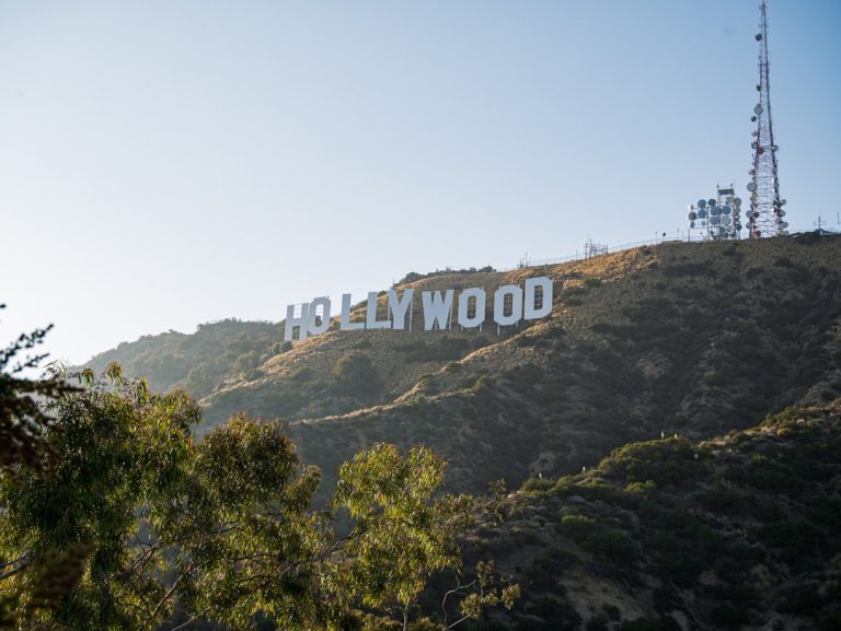 Photo How-to Hollywood Script AI
