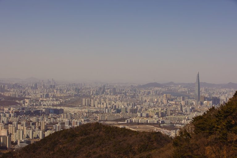 Photo SEO keyword: "sharp viewpoint"