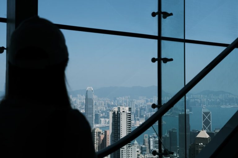 Photo SEO keyword: "sharp viewpoint"