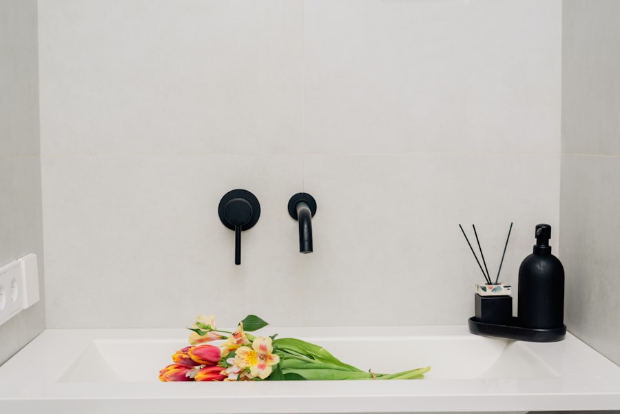 Photo hair dryer with automatic cleaning device