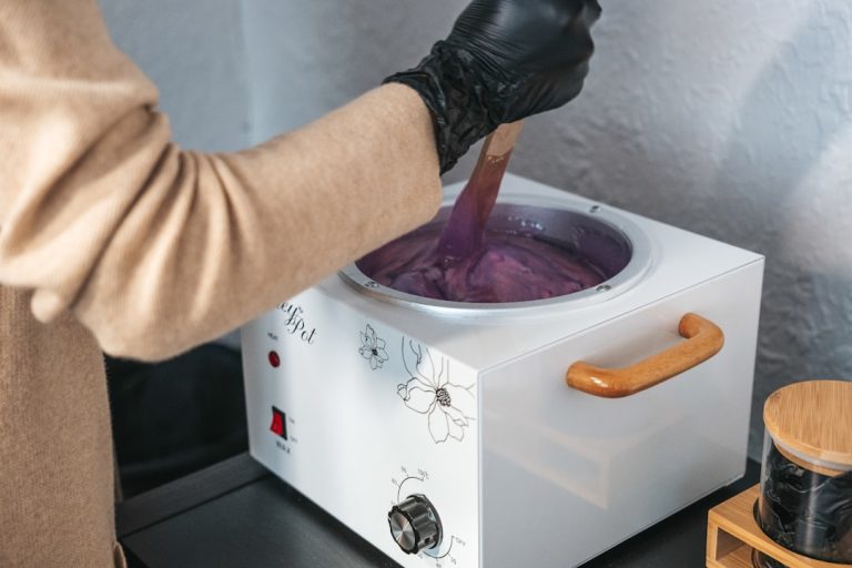 Photo automatic hand washing machine